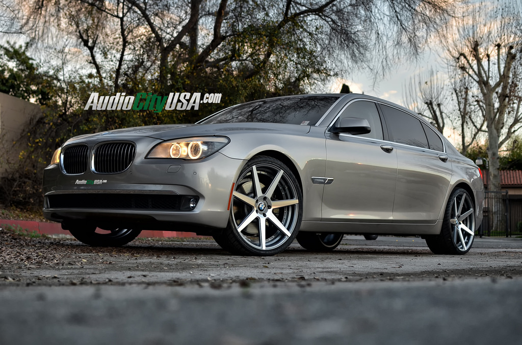 2010 BMW 750 photo
