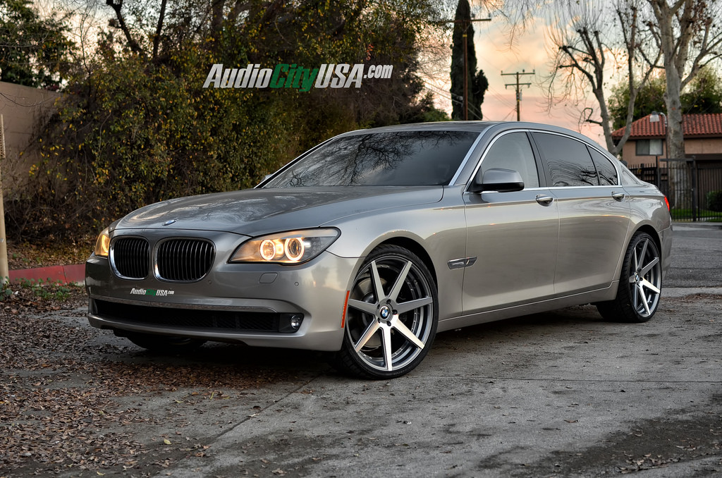 2010 BMW 750 photo