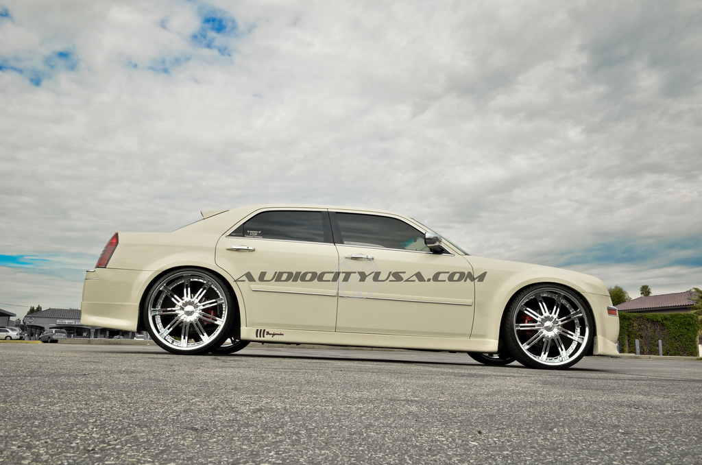 2013 Chrysler 300 photo