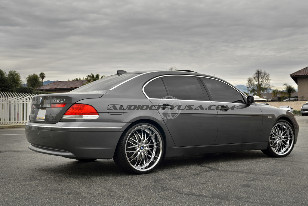 2005 BMW 745 photo