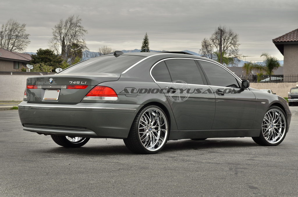 2005 BMW 745 photo