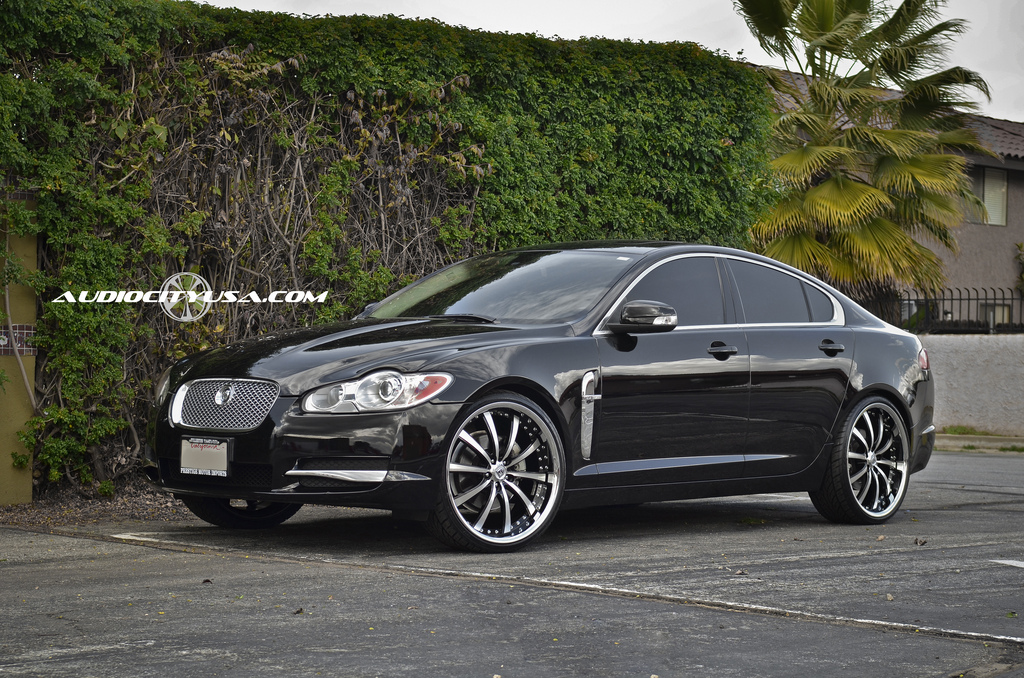 2010 Jaguar XF photo