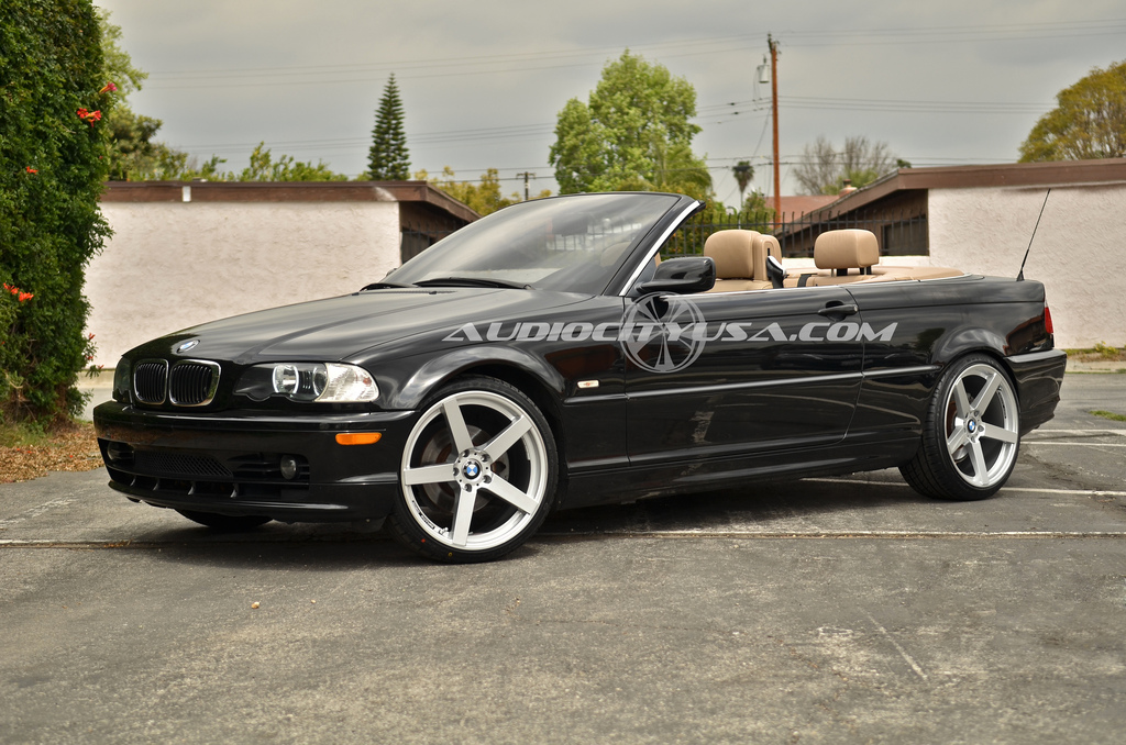 2002 BMW 325 photo