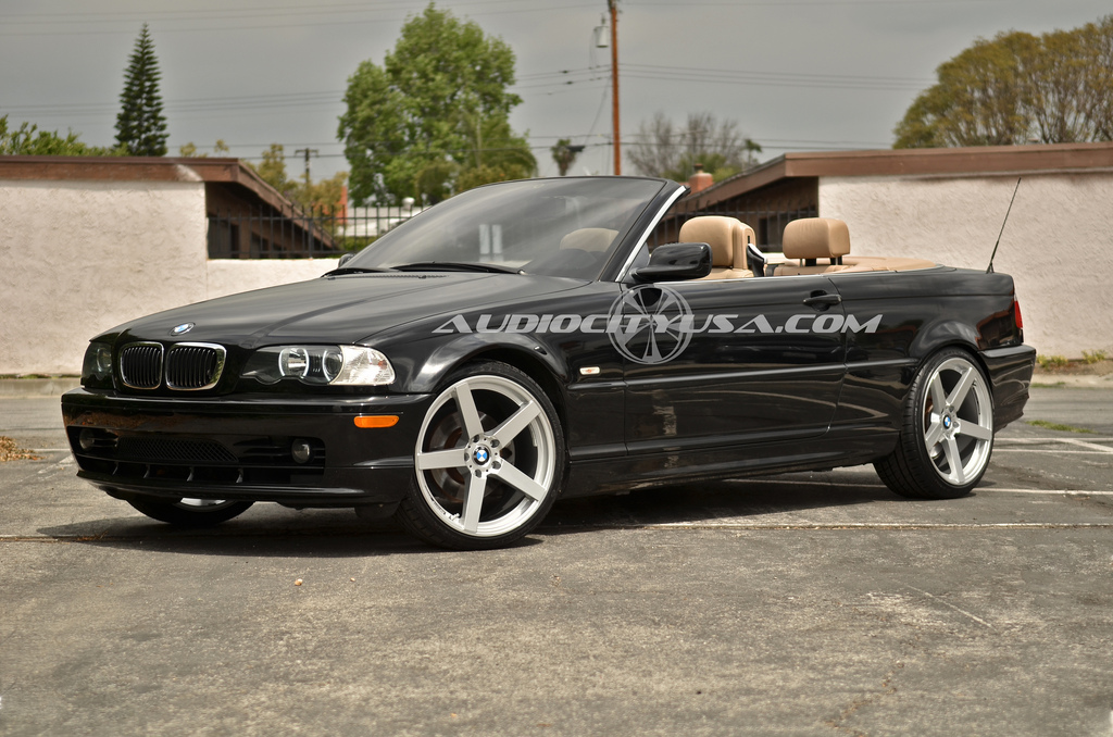 2002 BMW 325 photo
