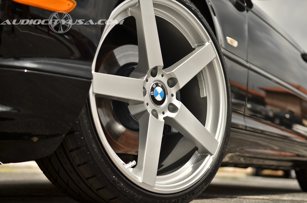 2002 BMW 325 photo