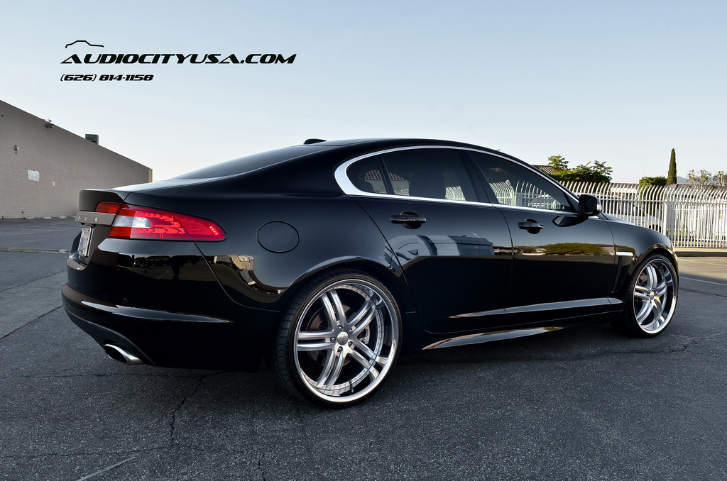 2012 Jaguar XF photo