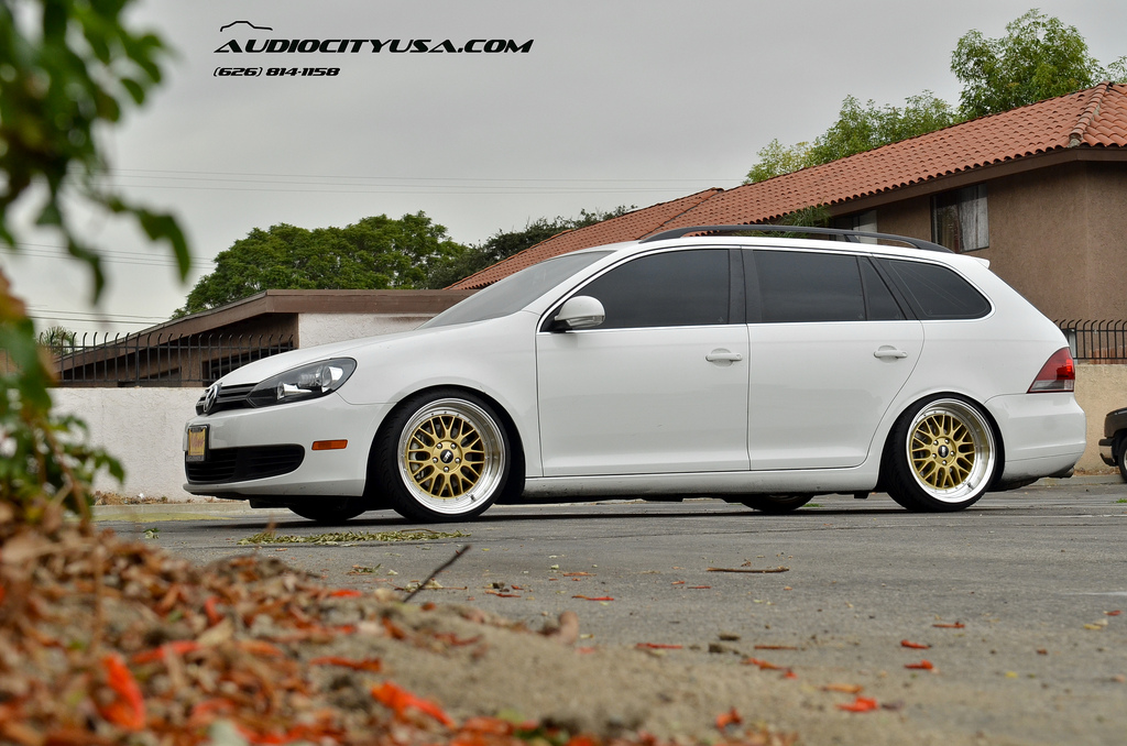 2013 Volkswagen Jetta SportWagen photo