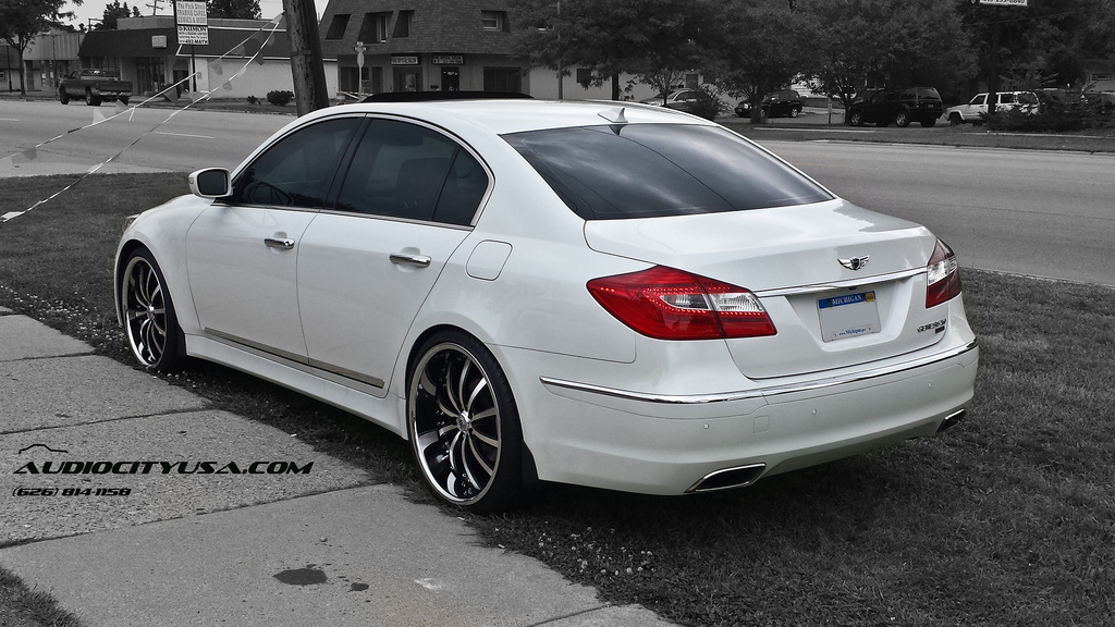 2013 Hyundai Genesis photo