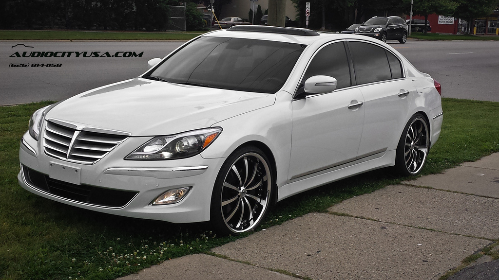 2013 Hyundai Genesis photo