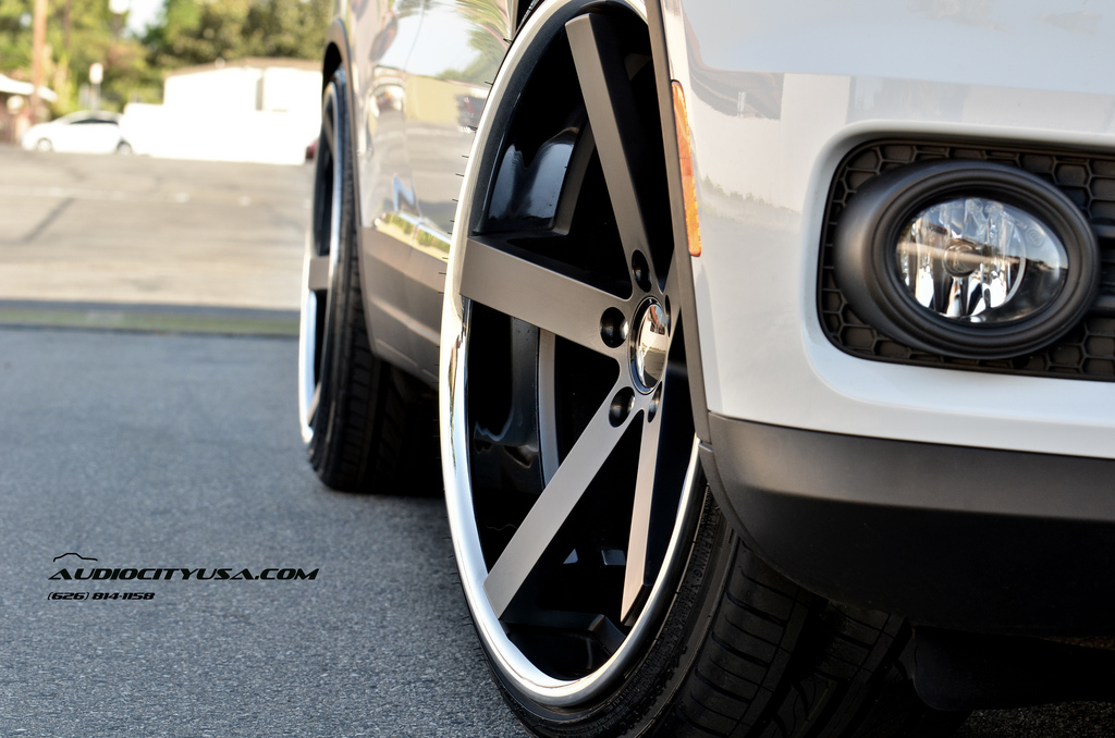 2013 Volkswagen Tiguan photo
