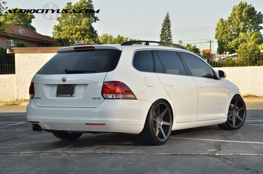 2013 Volkswagen Jetta SportWagen photo