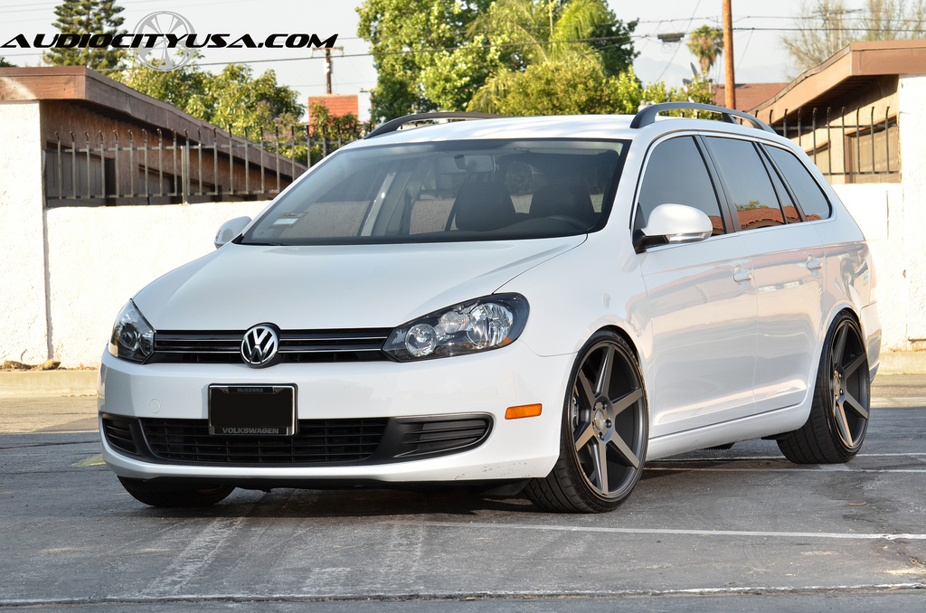 2013 Volkswagen Jetta SportWagen photo