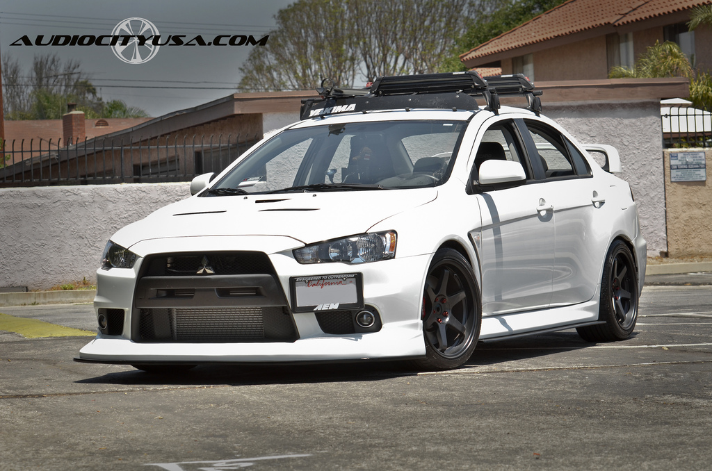 2013 Mitsubishi Lancer Evolution photo