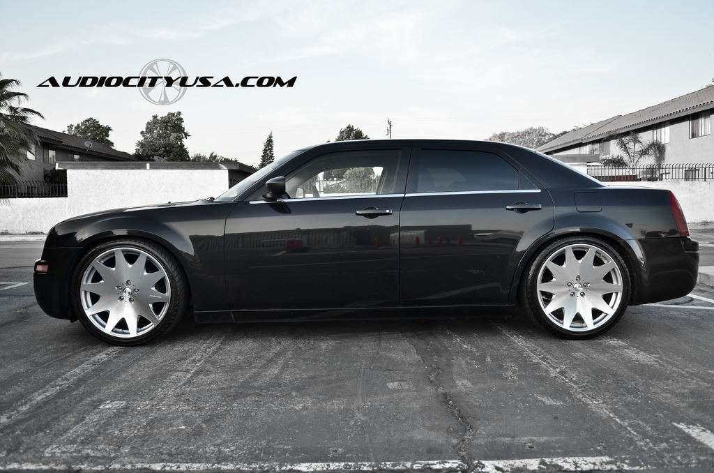 2013 Chrysler 300 photo