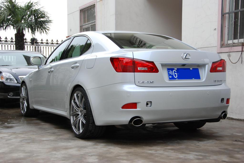 2005 Lexus IS 300 photo