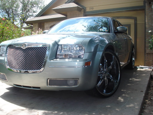 2005 Chrysler 300 photo