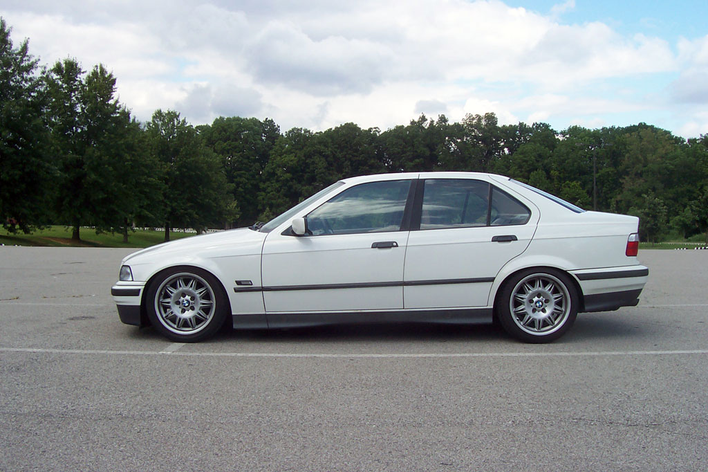 1995 BMW  323 photo