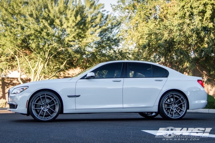 2012 BMW 740 photo