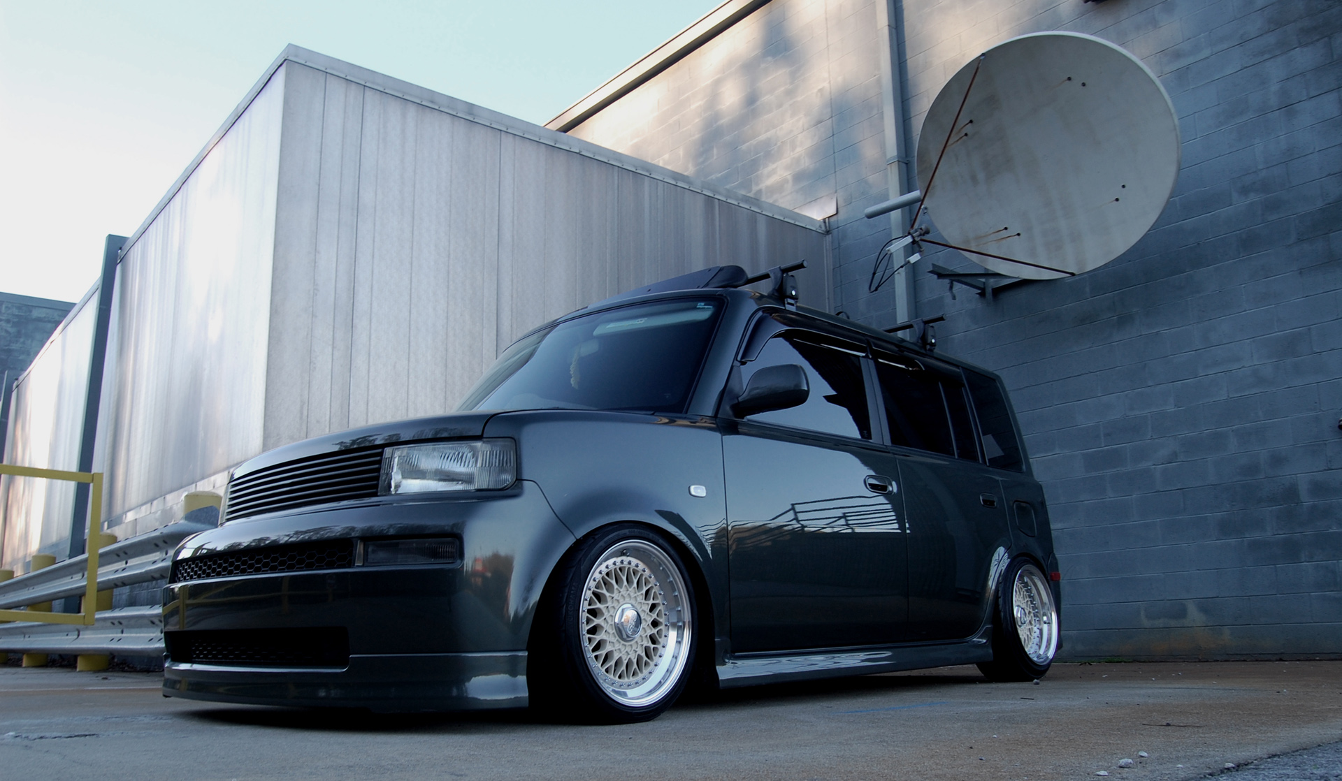 2005 Scion xB photo