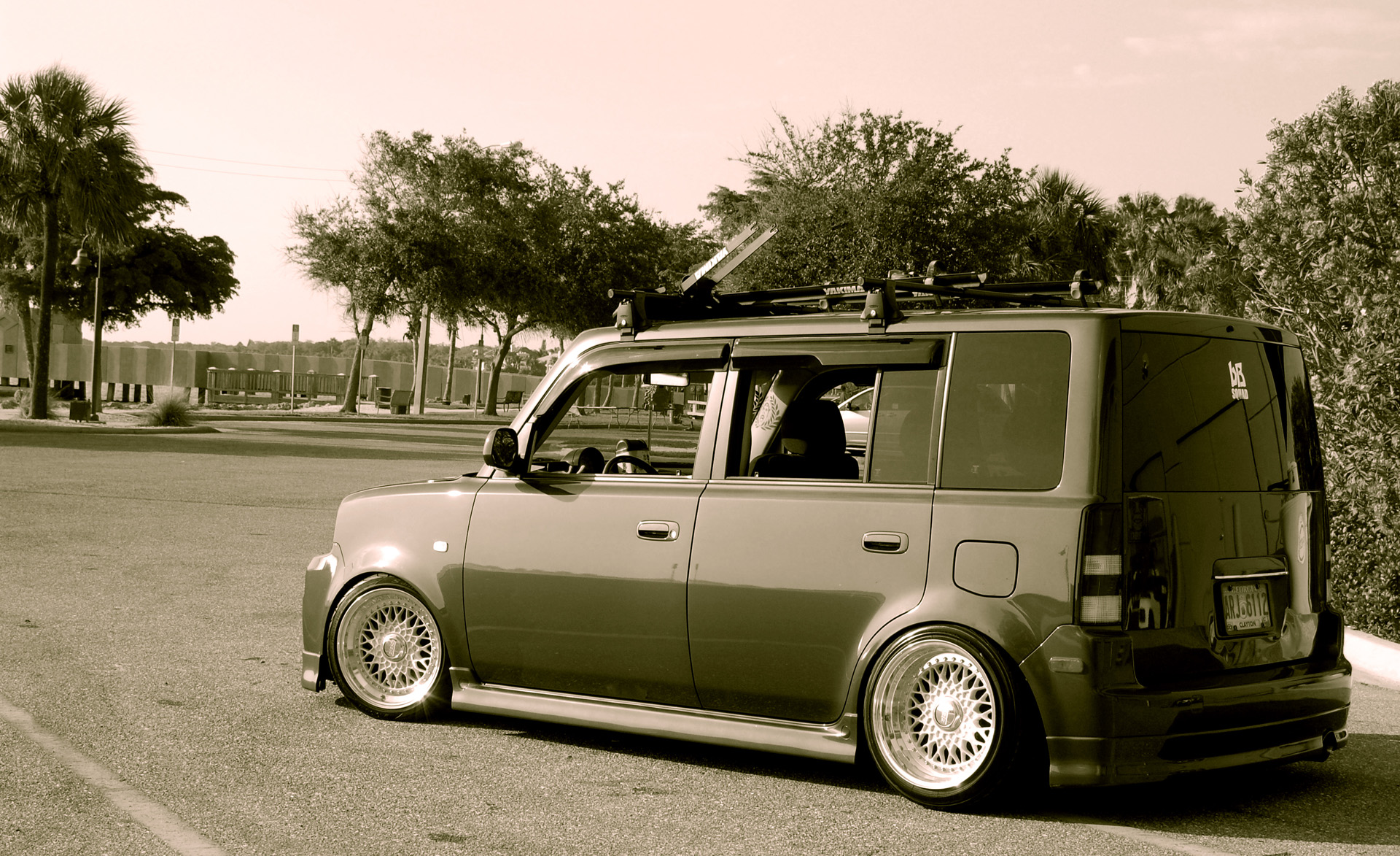 2005 Scion xB photo
