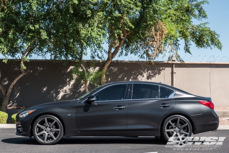 2015 Infiniti Q50 photo