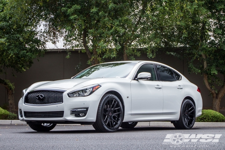 2015 Infiniti Q70 photo