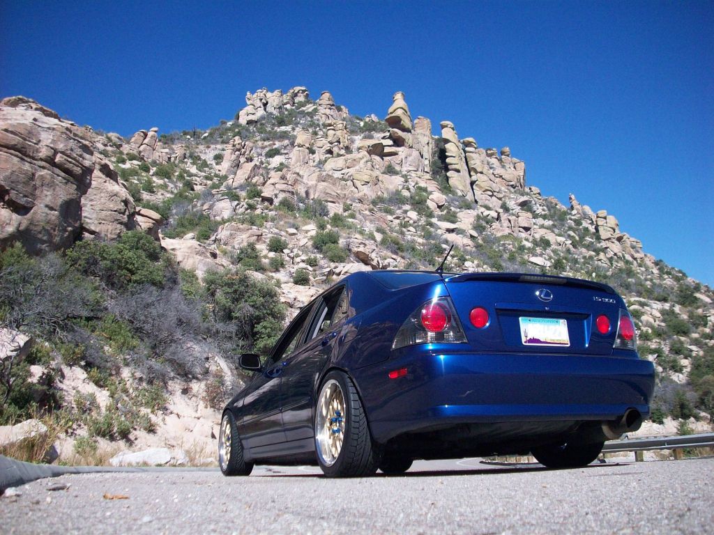 2002 Lexus IS 300 photo