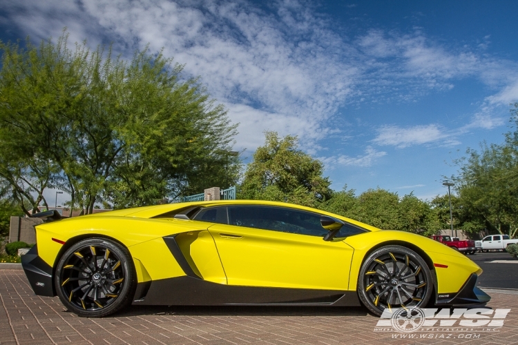 2015 Lamborghini Aventador photo