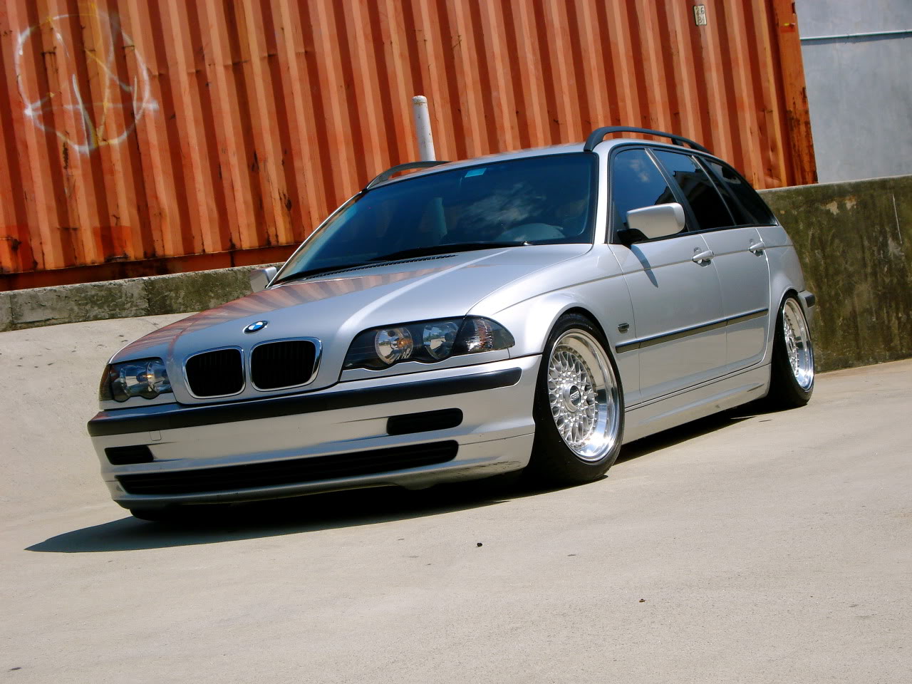2000 BMW 330 photo