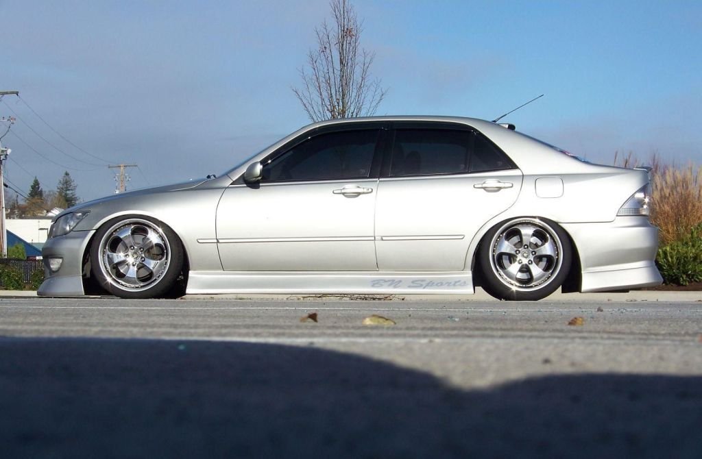 2002 Lexus IS 300 photo