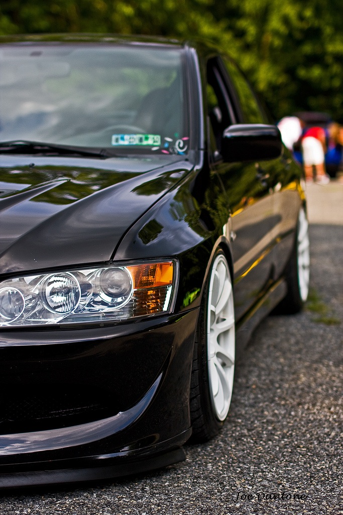 2003 Mitsubishi Lancer Evolution photo