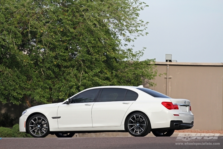 2012 BMW 740 photo