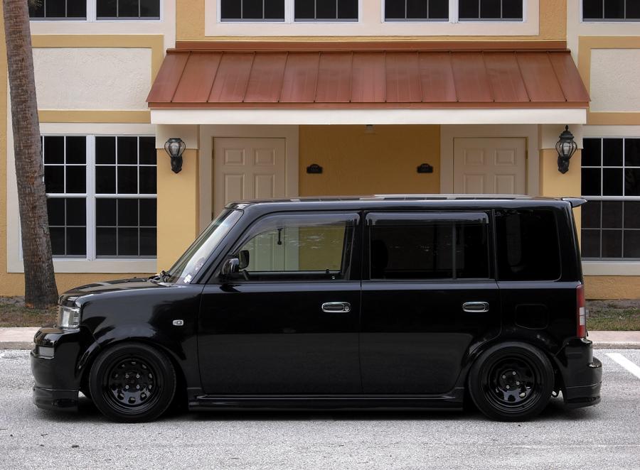 2005 Scion xB photo