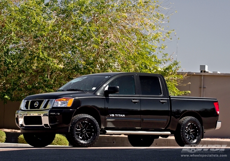 2012 Nissan Titan photo