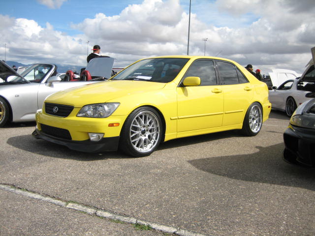 2002 Lexus IS 300 photo