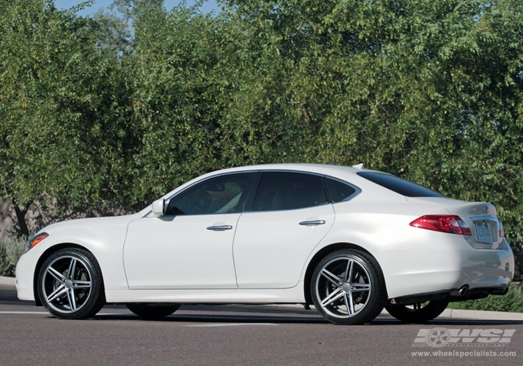 2012 Infiniti M56 photo