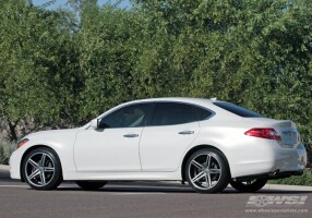 2012 Infiniti M56