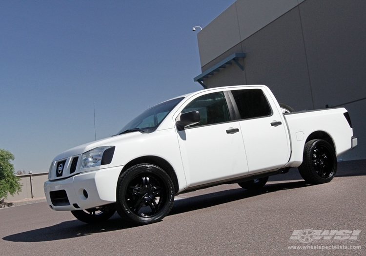 2010 Nissan Titan photo