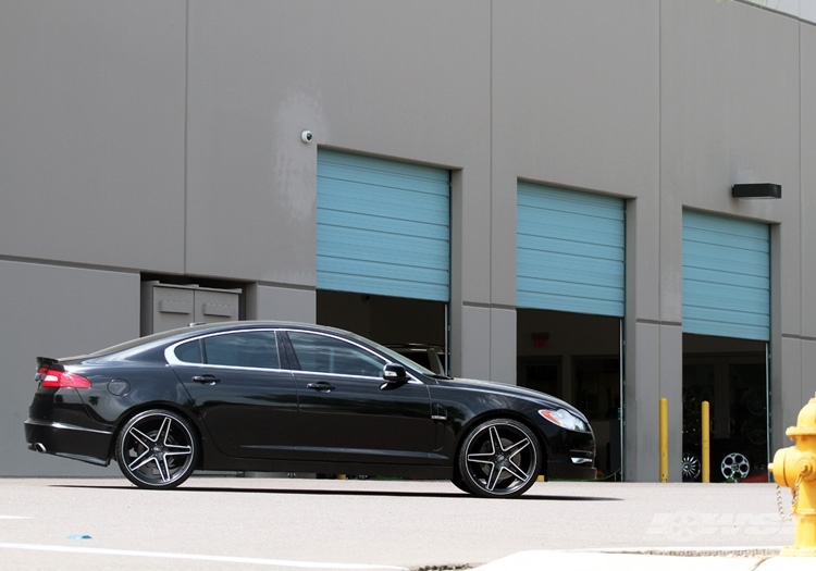 2010 Jaguar XF photo
