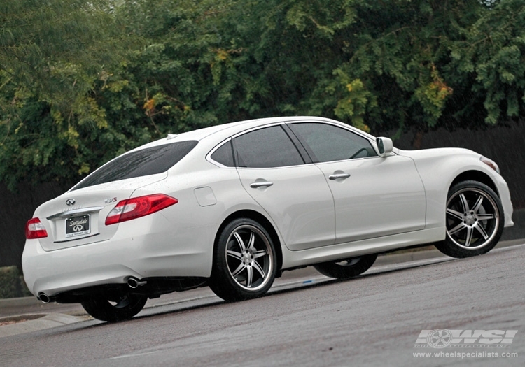 2011 Infiniti M56 photo